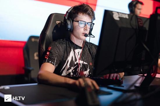 暴雪游戏星际争霸2国服测试启动电竞赛事在杭州热烈进行